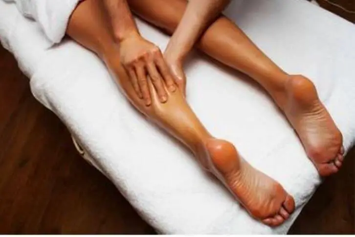 lymphatic massage on the foot