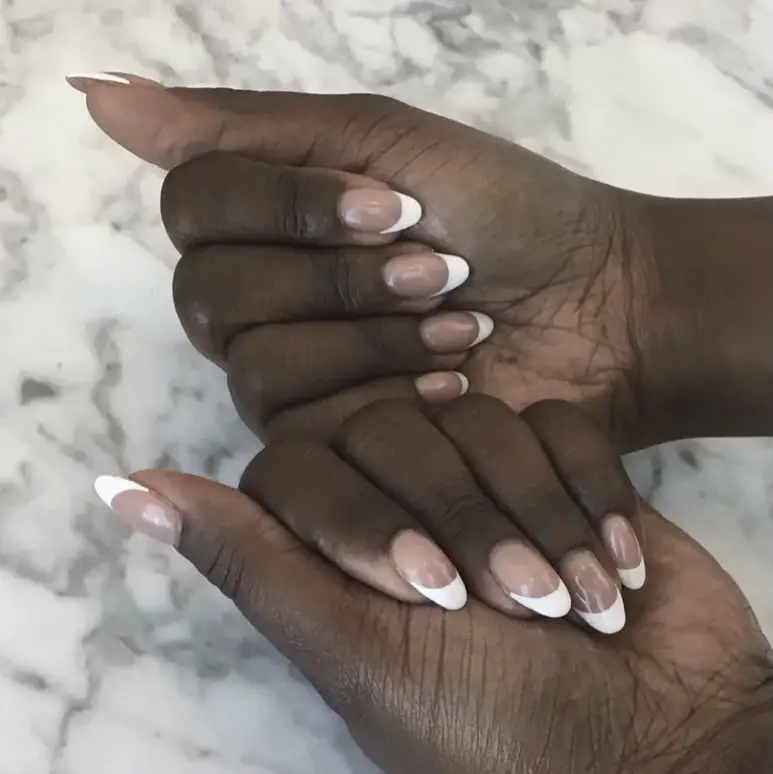 Classic French tip nails for a easy design 