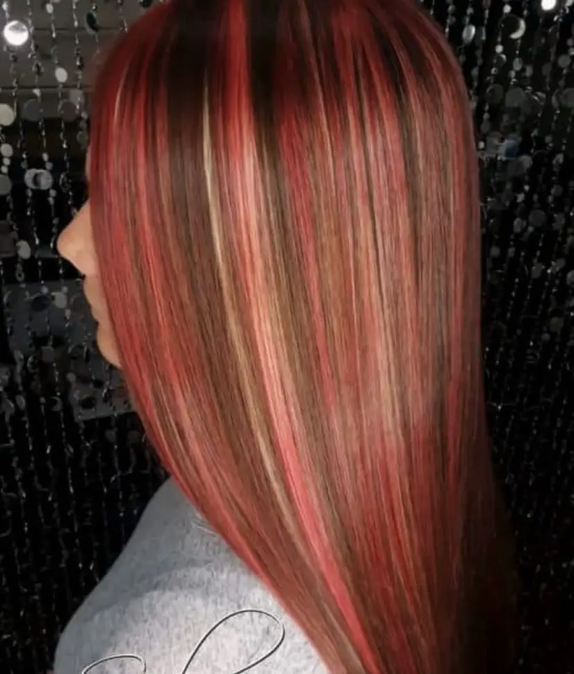 Mixed dark red hair 