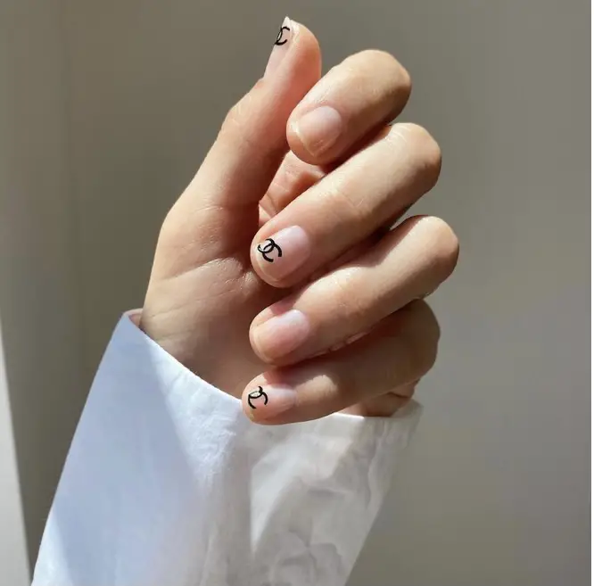 Fashion branded simple nails