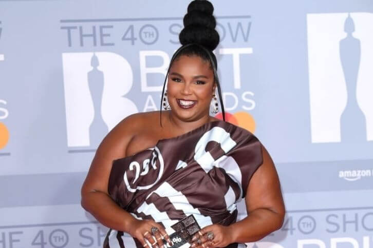 Lizzo full figured musician