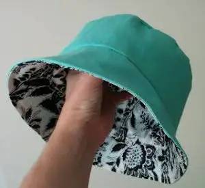 Reversible bucket hat plain and pattern