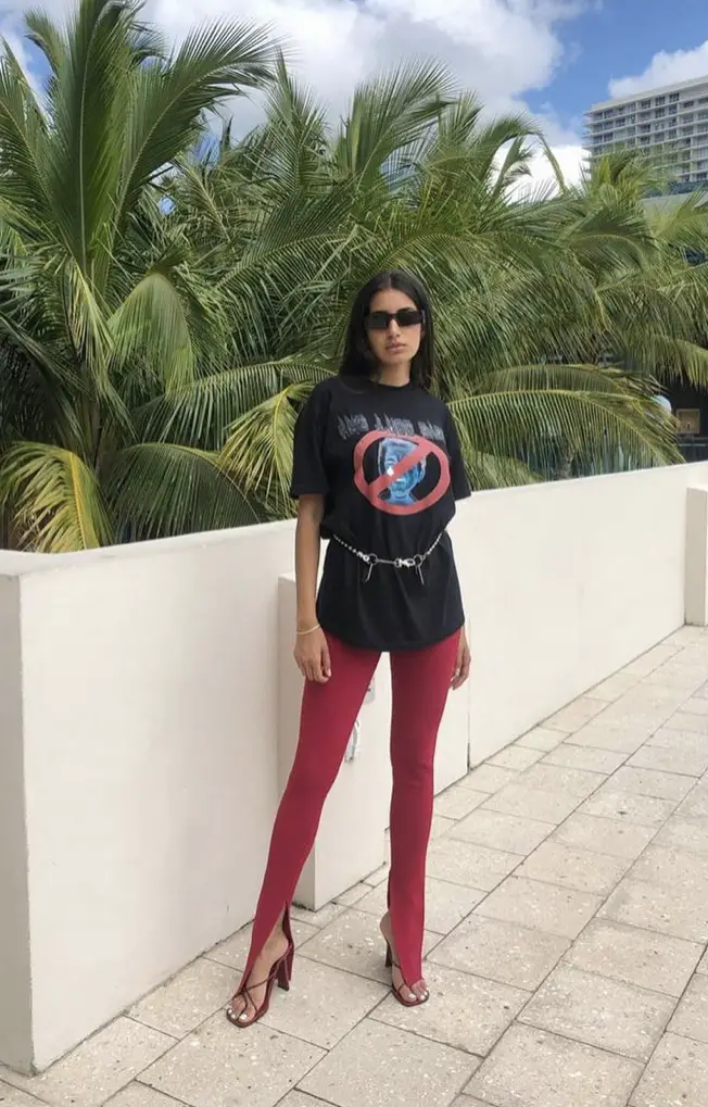 Black shirt and red leggings outfit 