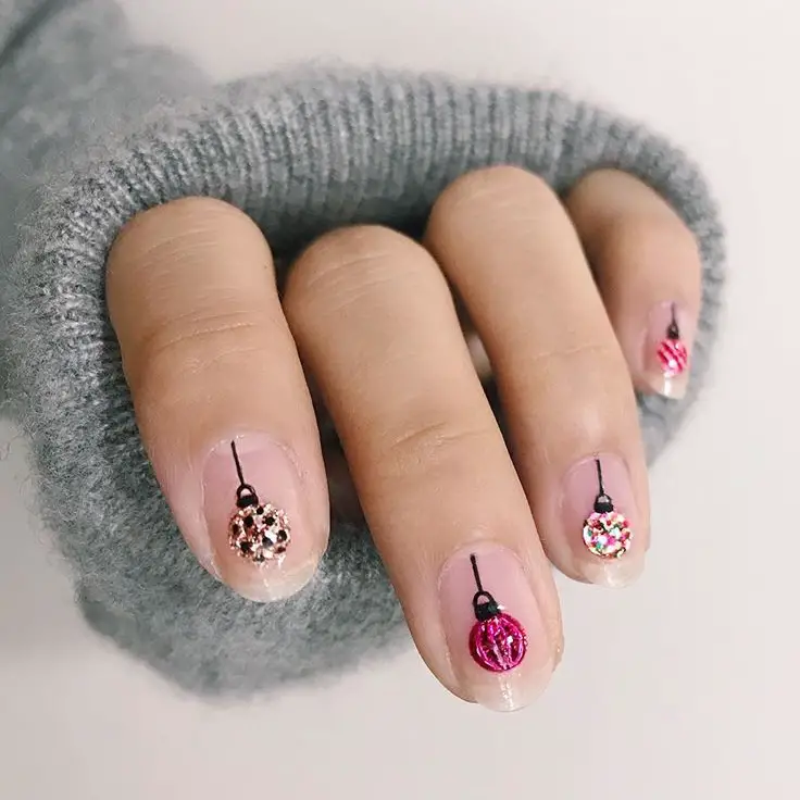 Christmas-ornaments-nail-art