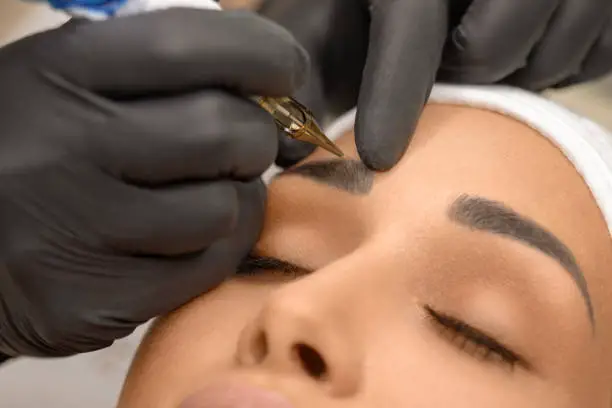 microblading eyebrows procedure