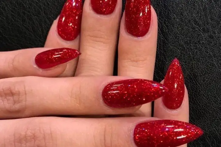 red nails designs