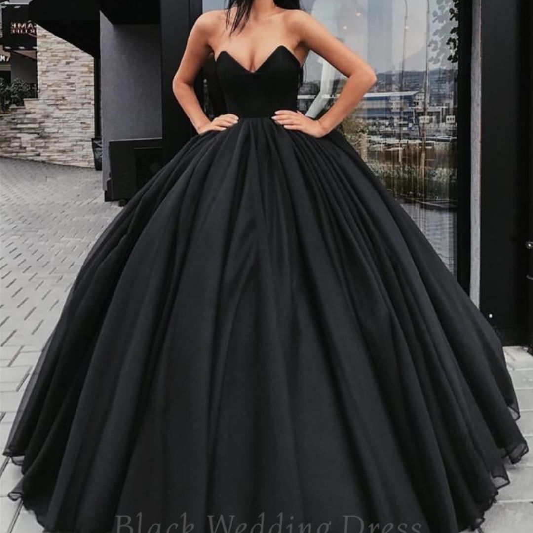 11 Fashion Ideas For A Black-Themed Wedding Ceremony - Curvy Girl Journal