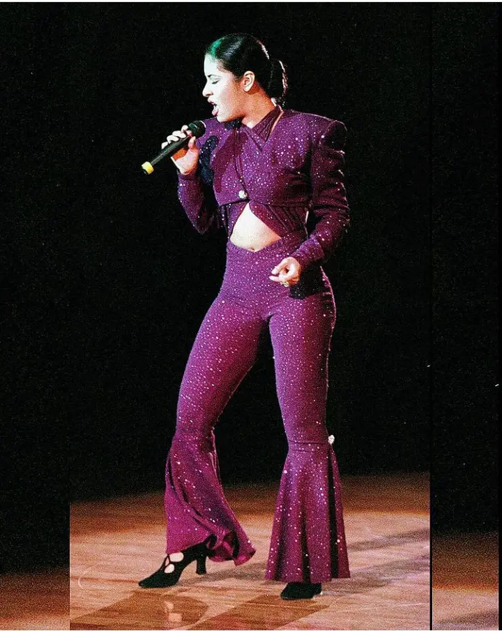 Selena Quintanilla outfits 90s