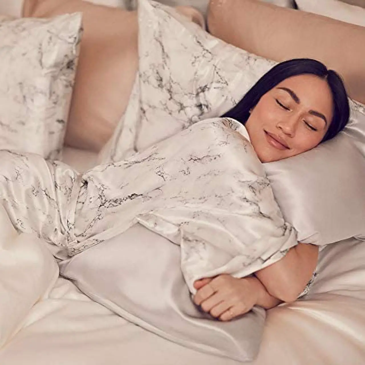 sleeping with a benefits of silk pillow