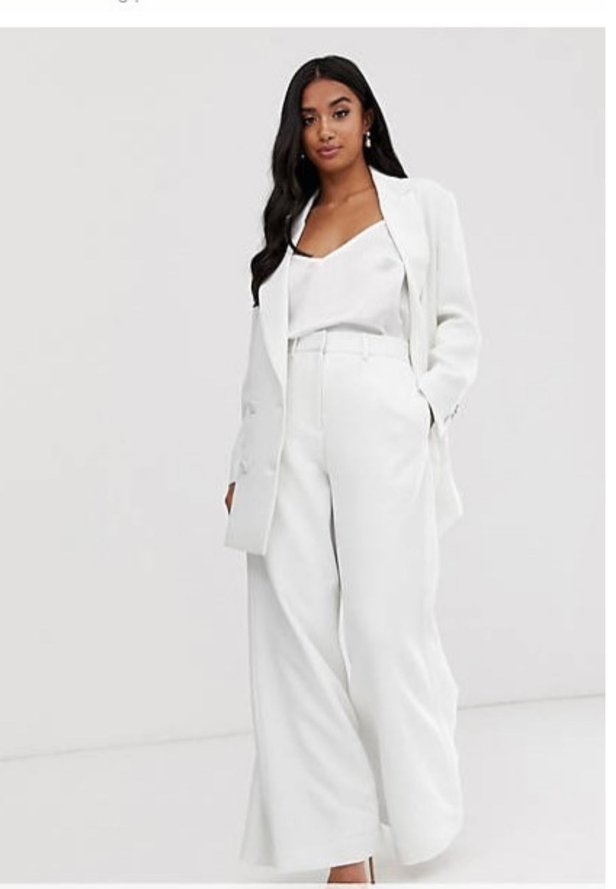 15 Fashionable All White Outfits for Any Season And Parties